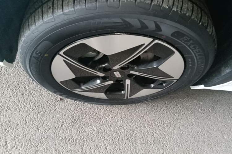 Used Geely Galaxy E5 2024 440km Exploration Version Left Front Wheel Hub
