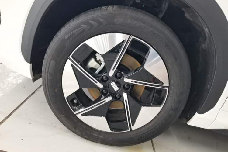 Used Geely Galaxy E5 2024 440km Launch Edition Left Front Wheel Hub