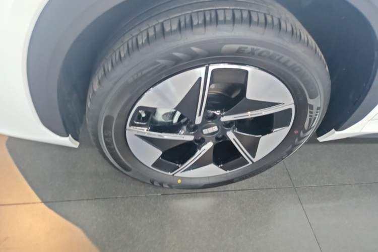 Used Geely Galaxy E5 2024 440km Launch Edition Left Front Wheel Hub