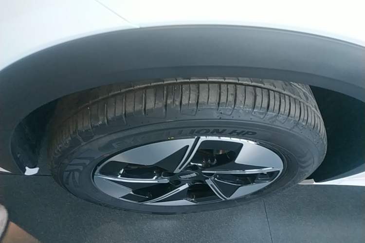 Used Geely Galaxy E5 2024 440km Launch Edition Left Front Wheel Hub