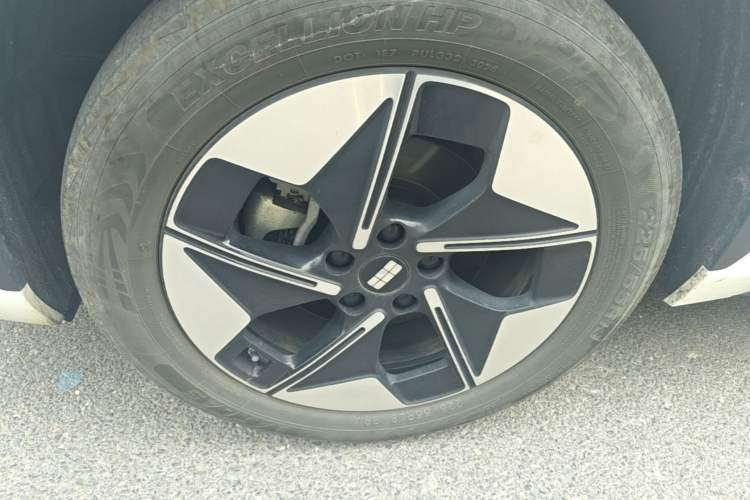 Used Geely Galaxy E5 2024 440km Launch Edition Left Front Wheel Hub