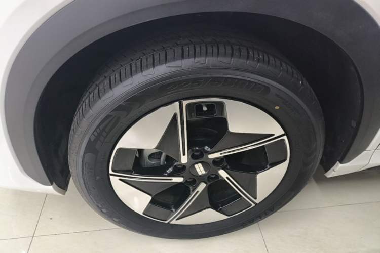 Used Geely Galaxy E5 2024 440km Exploration Version Left Front Wheel Hub