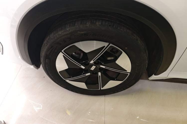 Used Geely Galaxy E5 2024 530 km Exploration+ Version Left Front Wheel Hub