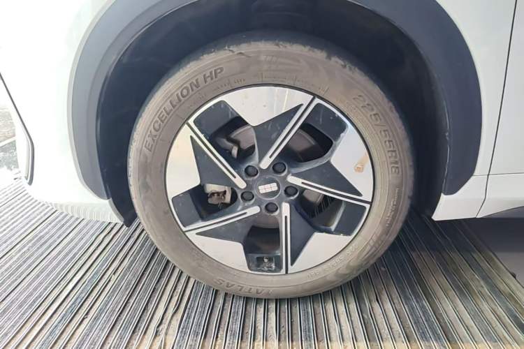 Used Geely Galaxy E5 2024 530 km Exploration+ Version Left Front Wheel Hub