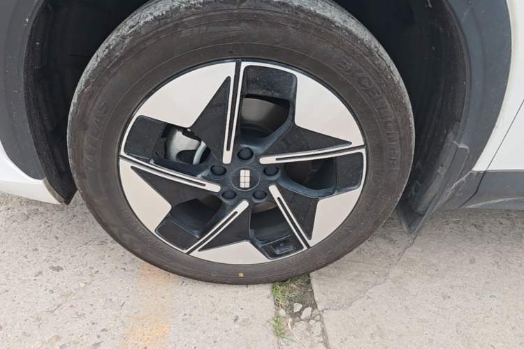 Used Geely Galaxy E5 2024 Model 530km Business Edition Left Front Wheel Hub