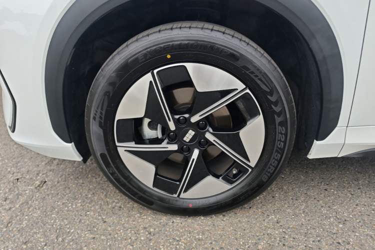 Used Geely Galaxy E5 2024 530 km Exploration+ Version Left Front Wheel Hub