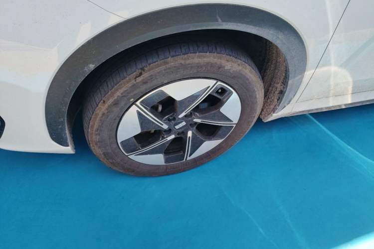Used Geely Galaxy E5 2024 530 km Exploration+ Version Left Front Wheel Hub