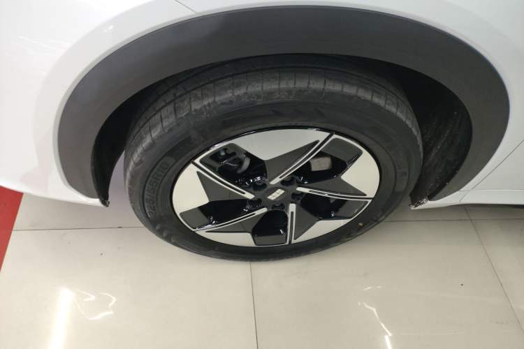 Used Geely Galaxy E5 2024 530 km Exploration+ Version Left Front Wheel Hub