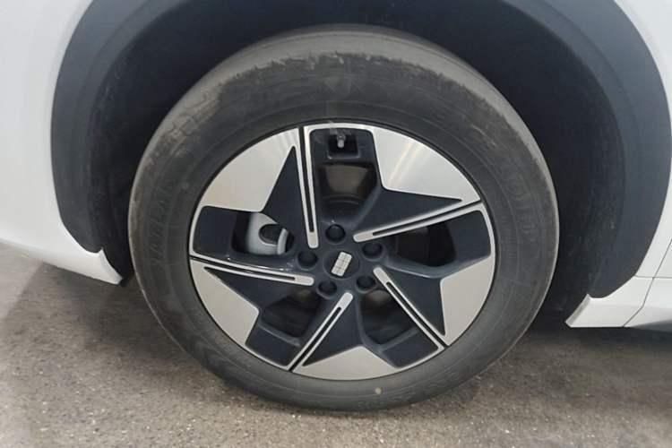 Used Geely Galaxy E5 2024 530km Long-Range Version Left Front Wheel Hub