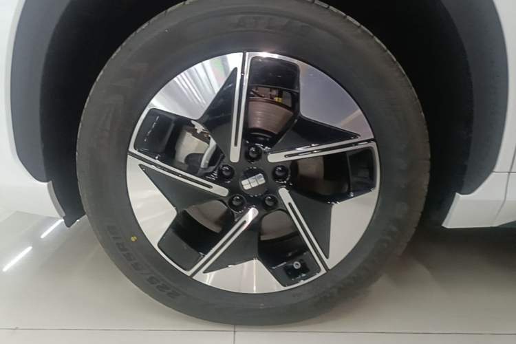 Used Geely Galaxy E5 2024 440km Launch Edition Left Front Wheel Hub