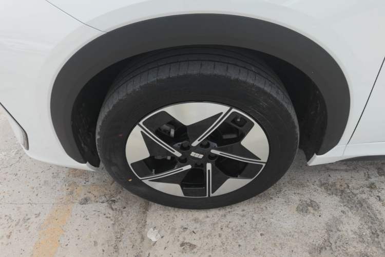 Used Geely Galaxy E5 2024 530km Long-Range Version Left Front Wheel Hub