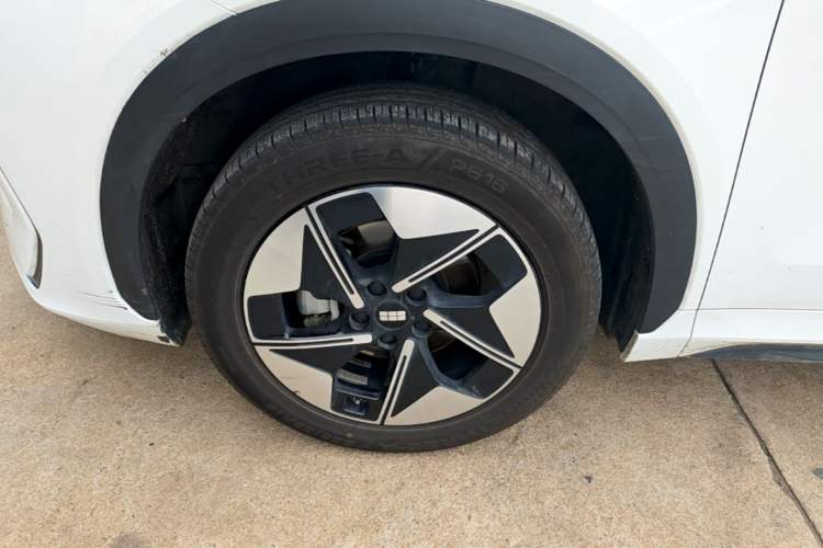 Used Geely Galaxy E5 2024 530 km Exploration+ Version Left Front Wheel Hub
