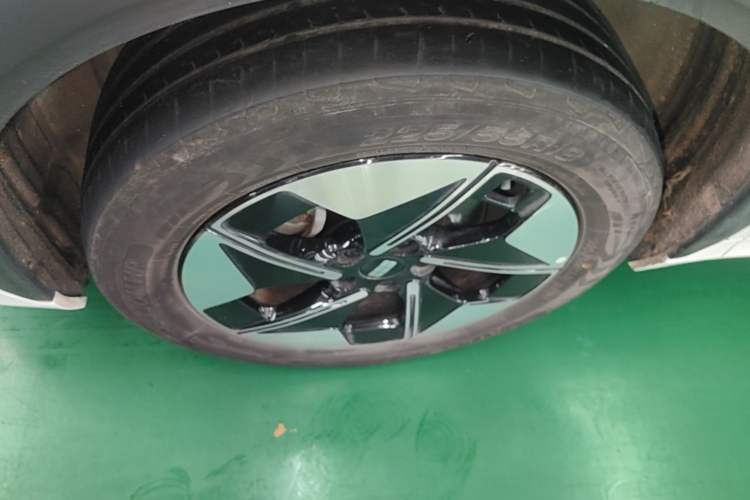 Used Geely Galaxy E5 2024 440km Launch Edition Left Front Wheel Hub
