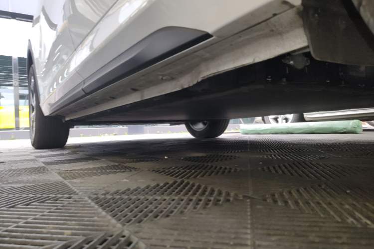Used Geely Galaxy E5 2024 530km Long-Range Version Left Side Sill