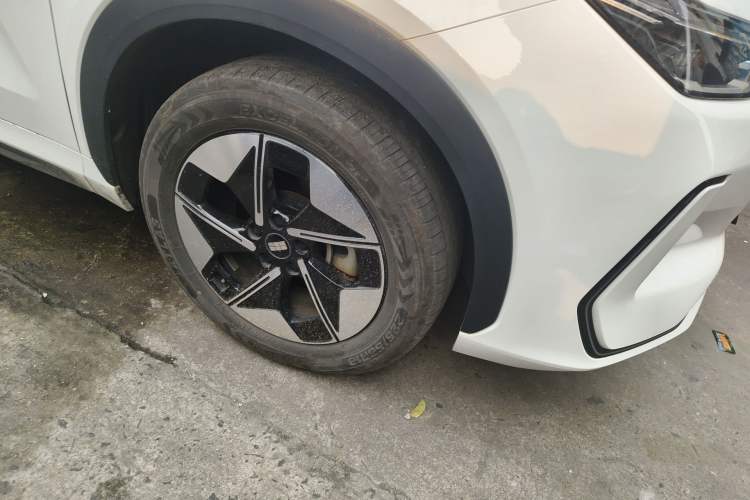 Used Geely Galaxy E5 2024 530km Long-Range Version Right Front Wheel Hub