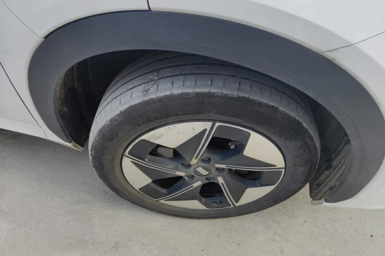 Used Geely Galaxy E5 2024 440km Launch Edition Right Front Wheel Hub