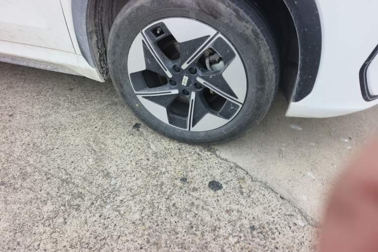 Used Geely Galaxy E5 2024 530 km Exploration+ Version Right Front Wheel Hub