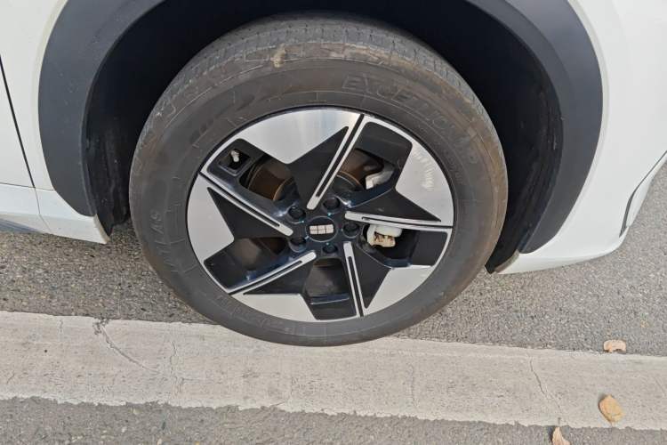 Used Geely Galaxy E5 2024 440km Exploration Version Right Front Wheel Hub
