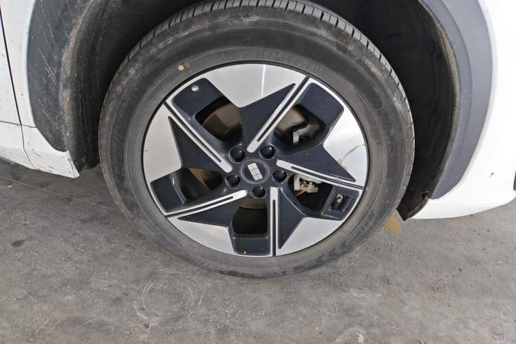 Used Geely Galaxy E5 2024 530 km Exploration+ Version Right Front Wheel Hub