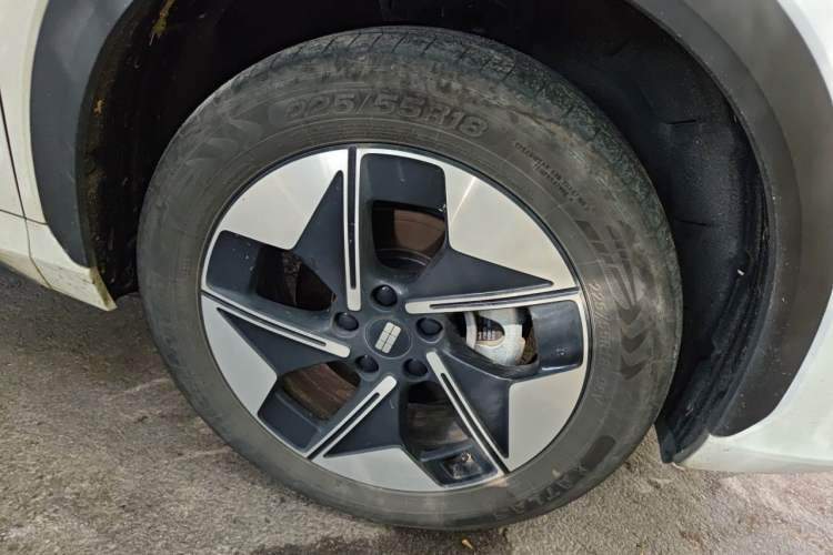 Used Geely Galaxy E5 2024 530 km Exploration+ Version Right Front Wheel Hub