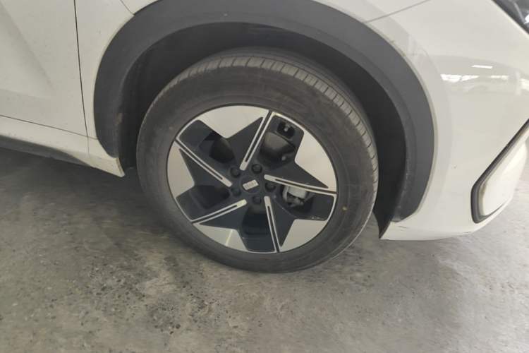 Used Geely Galaxy E5 2024 440km Launch Edition Right Front Wheel Hub