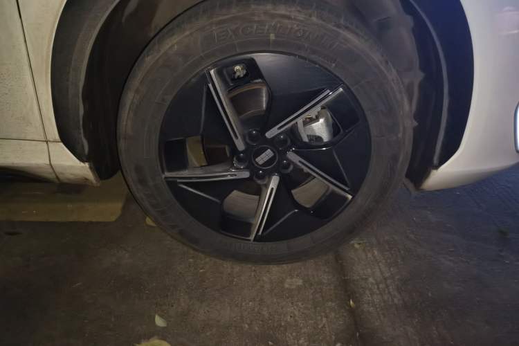 Used Geely Galaxy E5 2024 530 km Exploration+ Version Right Front Wheel Hub