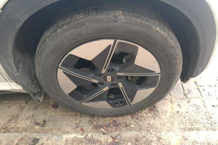 Used Geely Galaxy E5 2024 530 km Exploration+ Version Right Front Wheel Hub