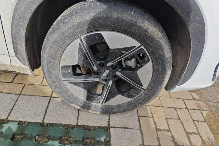 Used Geely Galaxy E5 2024 530 km Exploration+ Version Right Front Wheel Hub