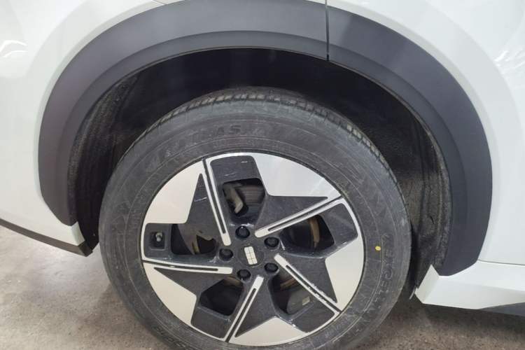 Used Geely Galaxy E5 2024 530 km Exploration+ Version Right Rear Wheel Hub