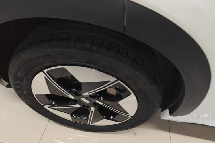 Used Geely Galaxy E5 2024 530 km Exploration+ Version Right Rear Wheel Hub