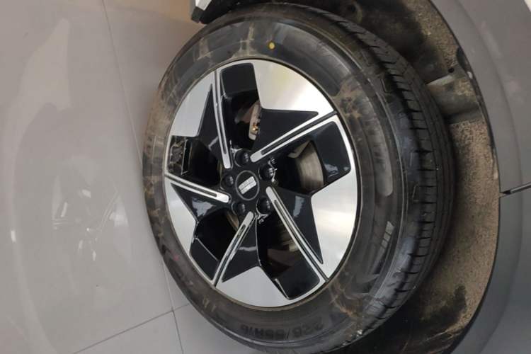 Used Geely Galaxy E5 2024 530km Long-Range Version Right Rear Wheel Hub
