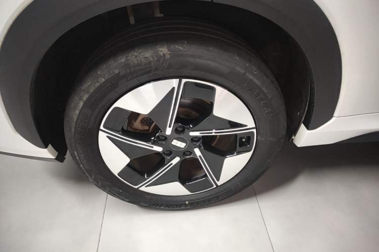 Used Geely Galaxy E5 2024 530km Long-Range Version Right Rear Wheel Hub