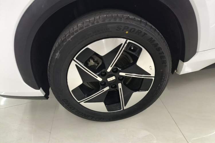 Used Geely Galaxy E5 2024 530 km Exploration+ Version Right Rear Wheel Hub