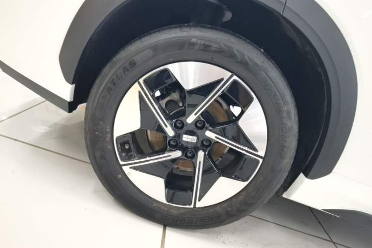 Used Geely Galaxy E5 2024 440km Launch Edition Right Rear Wheel Hub