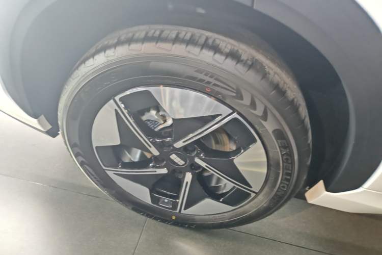 Used Geely Galaxy E5 2024 440km Launch Edition Right Rear Wheel Hub