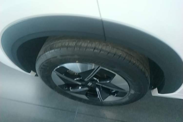Used Geely Galaxy E5 2024 440km Launch Edition Right Rear Wheel Hub