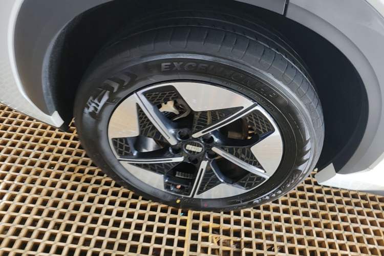 Used Geely Galaxy E5 2024 440km Exploration Version Right Rear Wheel Hub