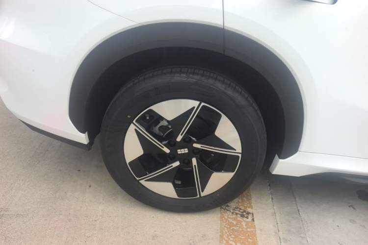 Used Geely Galaxy E5 2024 440km Launch Edition Right Rear Wheel Hub