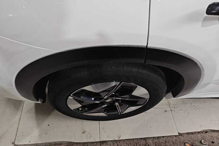 Used Geely Galaxy E5 2024 530km Long-Range Version Right Rear Wheel Hub