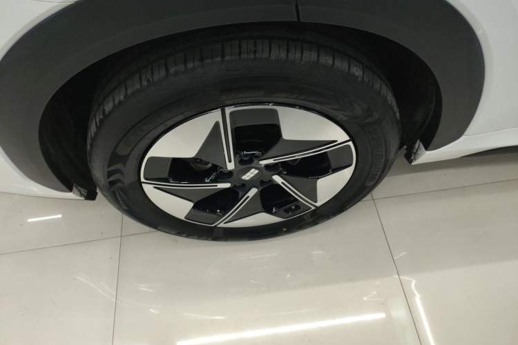 Used Geely Galaxy E5 2024 530 km Exploration+ Version Right Rear Wheel Hub