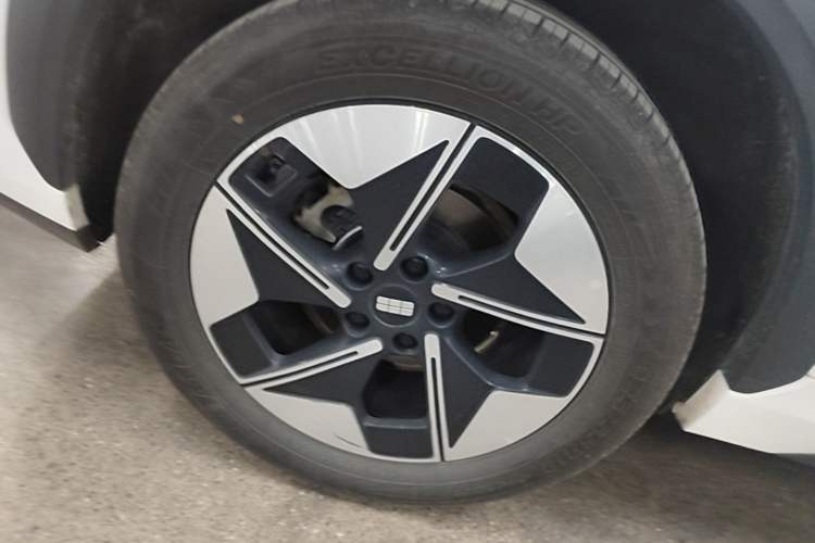 Used Geely Galaxy E5 2024 530km Long-Range Version Right Rear Wheel Hub
