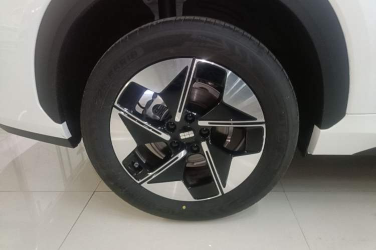 Used Geely Galaxy E5 2024 440km Launch Edition Right Rear Wheel Hub