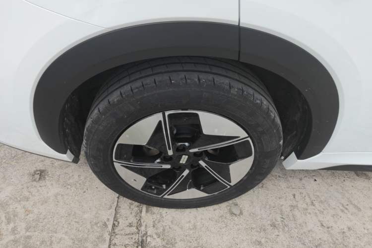 Used Geely Galaxy E5 2024 530km Long-Range Version Right Rear Wheel Hub