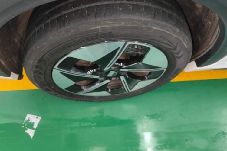 Used Geely Galaxy E5 2024 440km Launch Edition Right Rear Wheel Hub