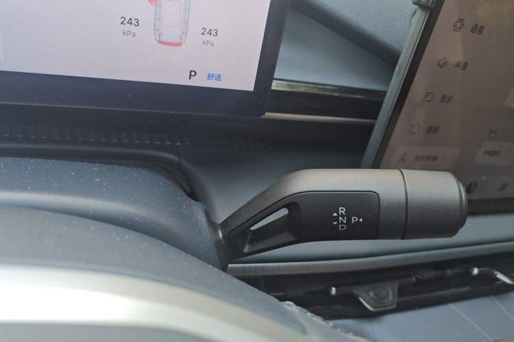 Used Geely Galaxy E5 2026 Model 610km Long-Distance Edition Gear Lever