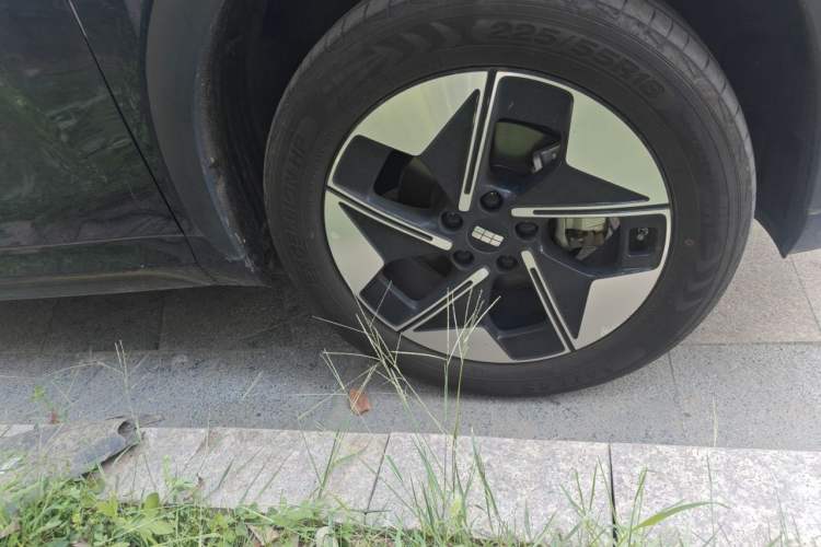 Used Geely Galaxy E5 2026 Model 610km Long-Distance Edition Right Front Wheel Hub