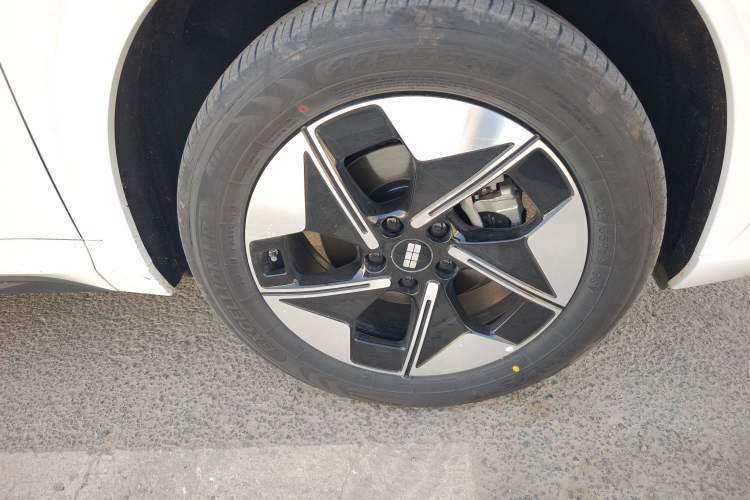 Used Geely Galaxy E5 2026 Model 610km Exploration+ Edition Right Front Wheel Hub