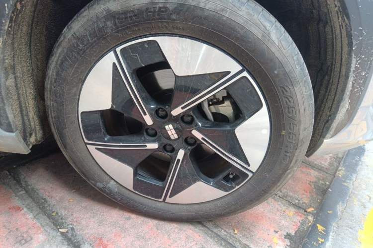 Used Geely Galaxy E5 2026 Model 610km Long-Distance Edition Right Front Wheel Hub