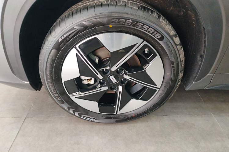 Used Geely Galaxy E5 2026 Model 530km Launch Edition Exterior 4