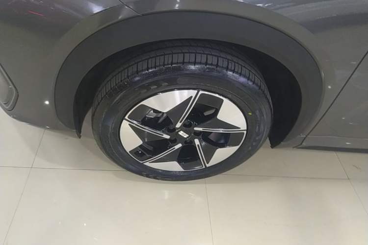 Used Geely Galaxy E5 2026 Model 610km Long-Distance Edition Exterior 4